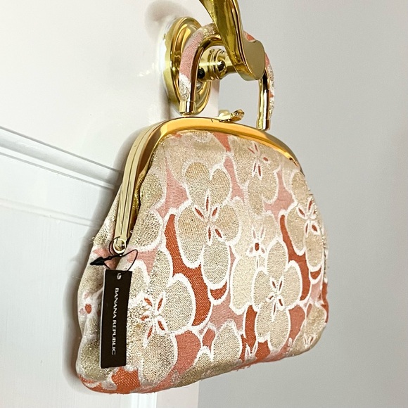 🌺 Banana Republic Silk Salmon Colored Satin Clutch - Picture 8 of 11